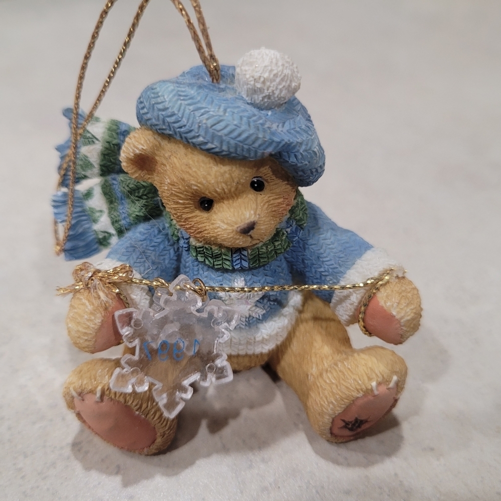 Cherished Teddies Bear with dangling snow flakes 1997 Enesco